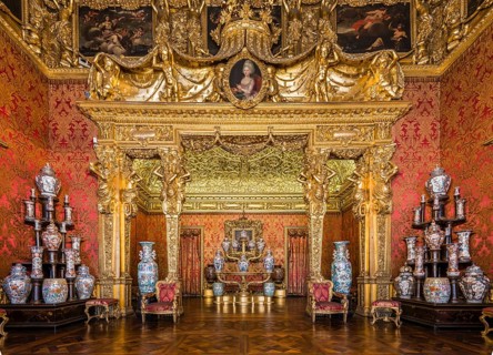 Chinese Vases in the Hall of the Alcoves