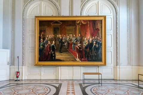 Room with painting