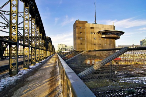 Signal box at Hackerbruecke near main station