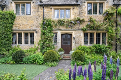 Typical stone house in the Cotswolds with lush gardens