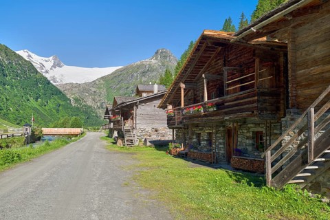 Alpine huts in Innergschloess