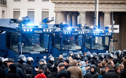 Demonstrators protest against the reform of the infection protection law
