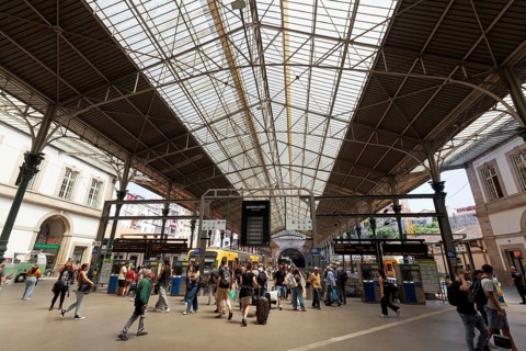 Historic platform hall with passengers