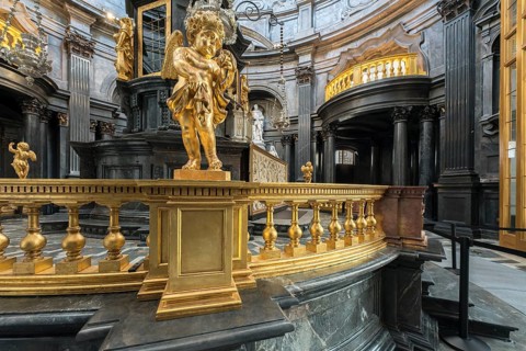 Balustrade and putto