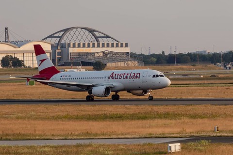 Passenger aircraft Airbus A320-214 of Austrian Airlines taking off at Hamburg Airport