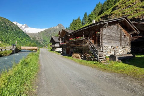 Alpine huts in Innergschloess