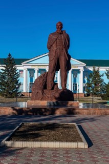 Igory Kurchatov monument