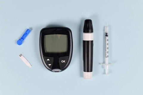 Diabetes treatment equipment with blood glucose sugar meter