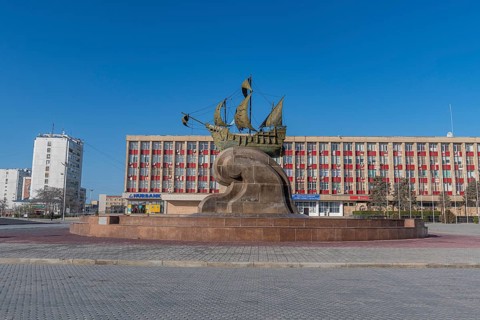 Sculpture sailing ship on Astana square