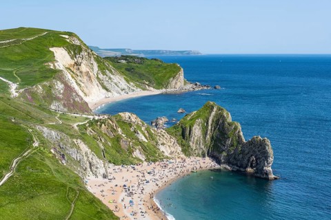 View over the chalk coast with the famous rock bridge Durdledoor