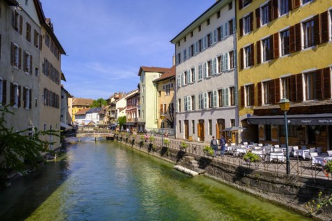 Houses on the river le Thiou