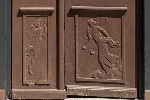 Hermes and the Justitia