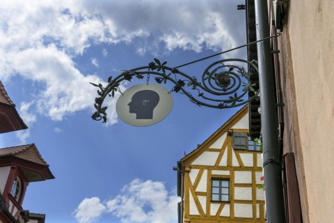 Historic nose sign