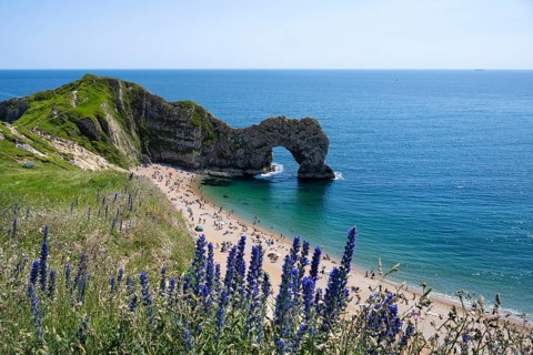 Bathing beach at the famous rock bridge Durdledoor