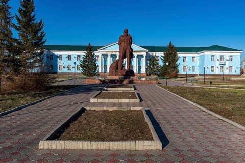 Igory Kurchatov monument
