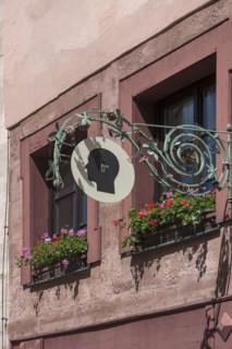 Historic nose sign
