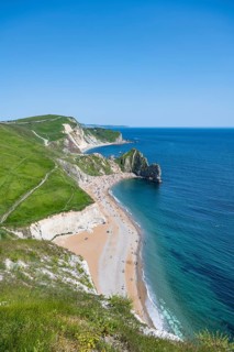 View over the chalk coast with the famous rock bridge Durdledoor
