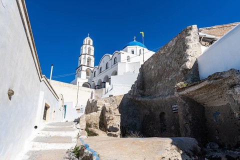 Whitewashed architecture in Pyrgos