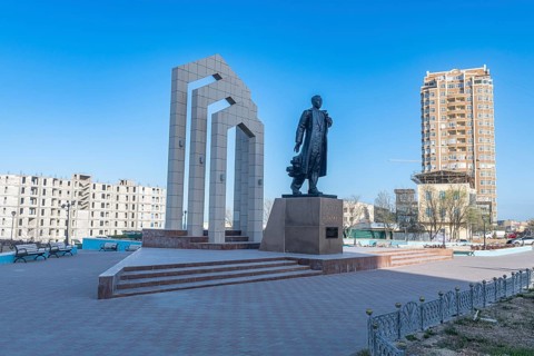 Monument to Zhalau Mynbayev