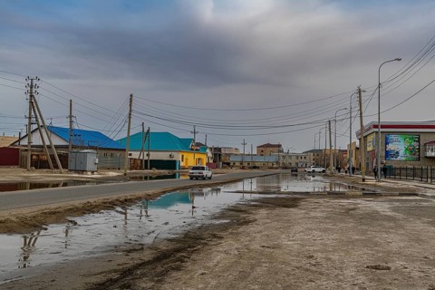 Run down streets in Aralsk