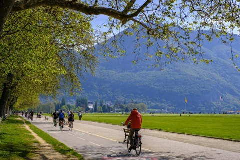 Cyclists on the Promenade Jaquets