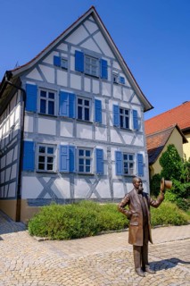 Bronze sculpture of Levi Strauss in front of his birthplace