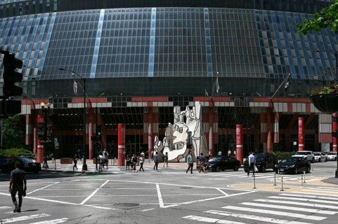 Sculpture Snoopy in the Mixer by Jean Dubuffet in front of the Atrium Mall
