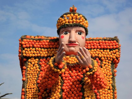 Sculptures made of citrus fruits