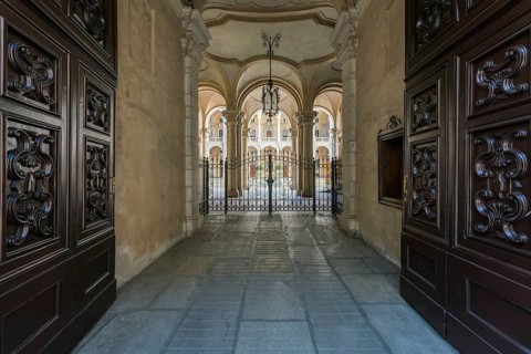 Entrance and interior courtyard