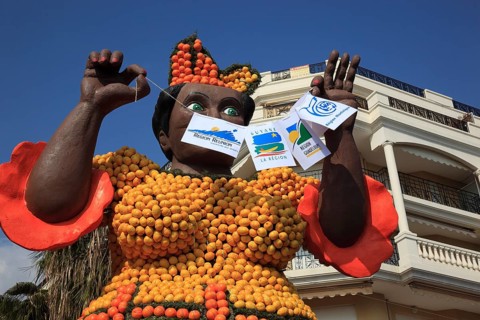 Sculptures made of citrus fruits