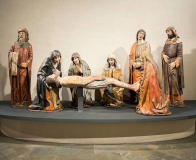 Wooden group of figures