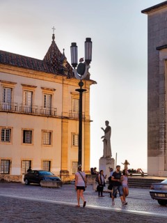 Statue with pedestrians in the evening light