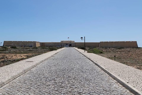 Cobblestone road to Fortaleza de Sagres fortress