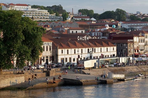Cais de Gaia waterfront