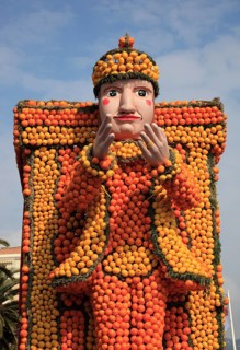 Sculptures made of citrus fruits