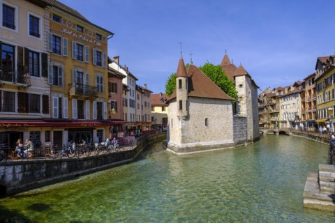 Palais de l'Isle in the Thiou River