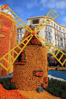 Representation of a windmill made of lemons and oranges