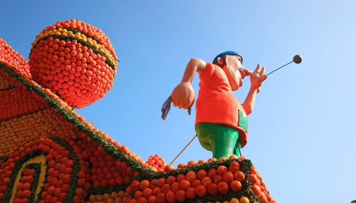 Sculptures made of citrus fruits