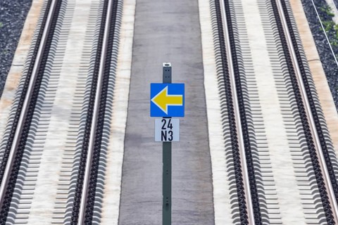 ETCS stop board with tracks