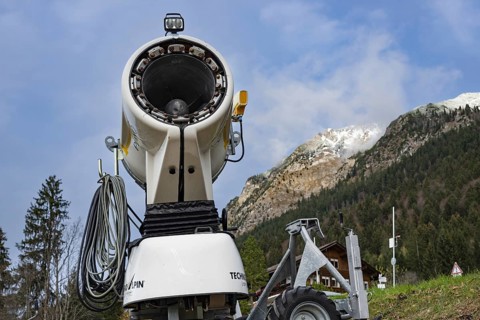 Mobile propeller gun