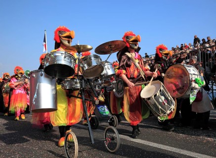 Musicians in fantasy costumes at the street parade in Menton
