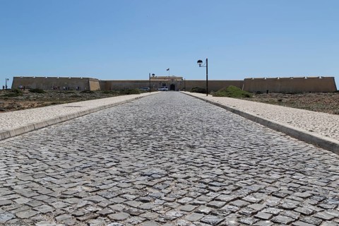Cobblestone road to Fortaleza de Sagres fortress