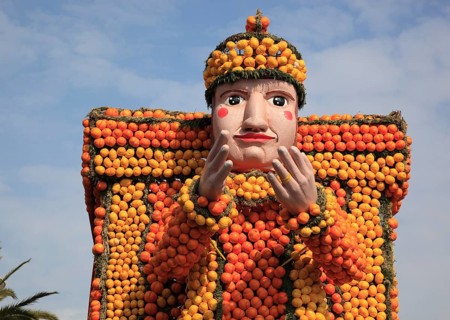 Sculptures made of citrus fruits