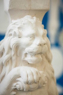 A plaster lion for restoration by a plasterer