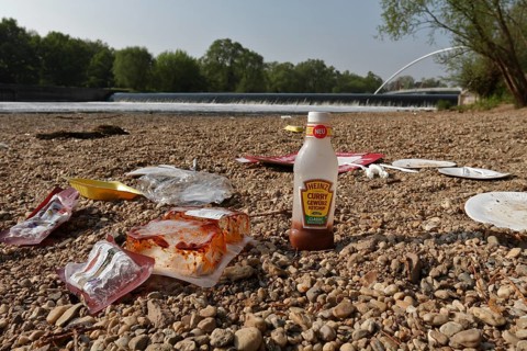 Party rubbish at Dessau city weir