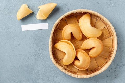 Flat lay fortune cookies bowl with blank note