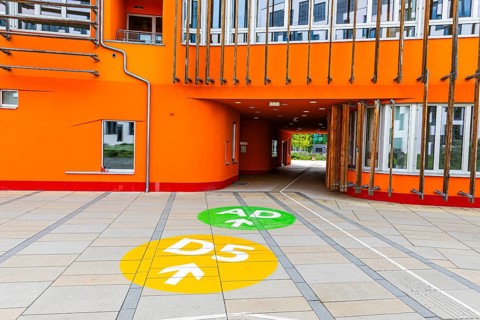 Directional arrows on the campus of the University of Economics WU