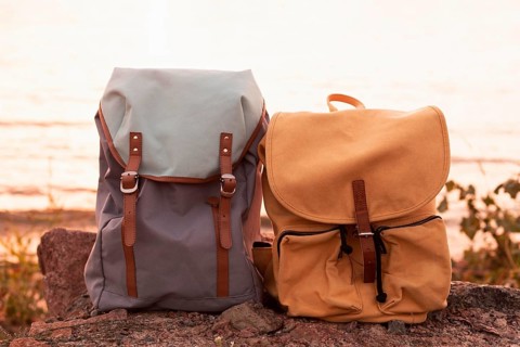 Couple backpacks rocks sunset