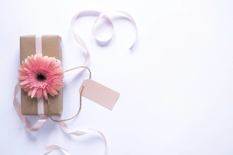 Present box flower mothers day
