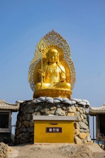 Golden Jijang Bosal Statue